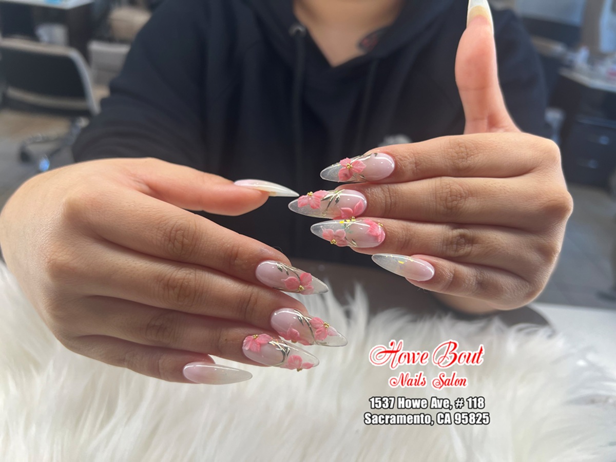 Howe Bout Nails Salon 